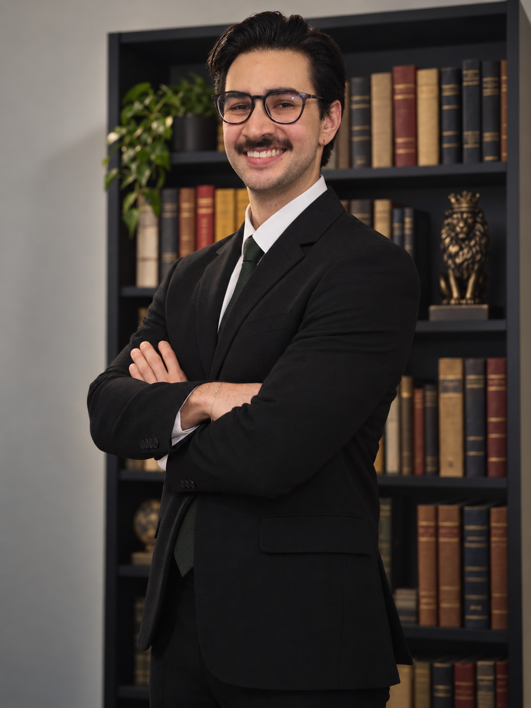 Eric Ferreira em seu escritório